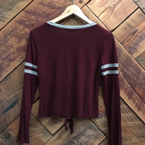 Tilly’s White Fawn Maroon long-sleeve - Picture 3 of 4